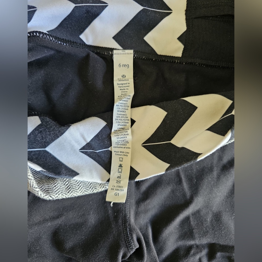 Lululemon Groove Flare Yoga Pant size 6 - Picture 4 of 5
